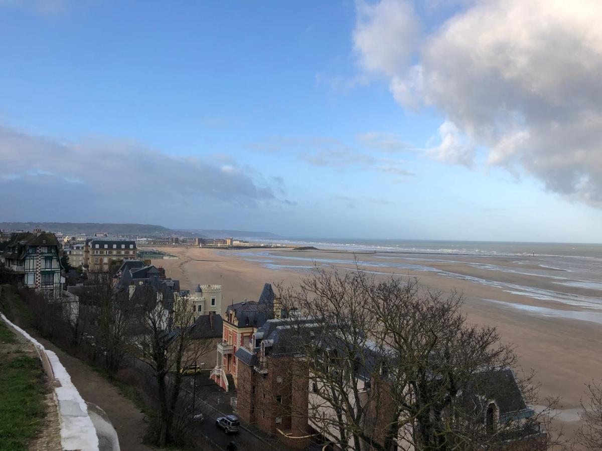 Face à la mer Trouville-sur-Mer Extérieur photo