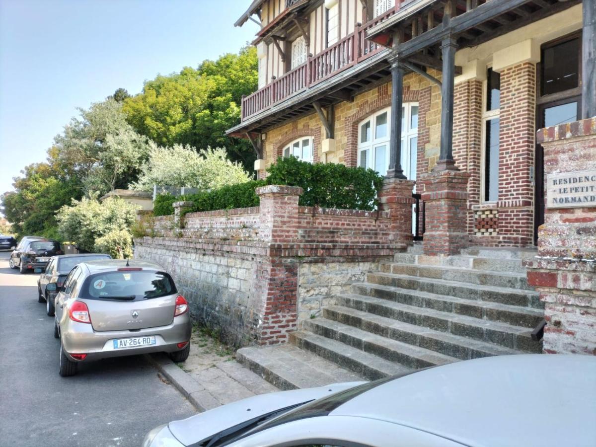 Face à la mer Trouville-sur-Mer Extérieur photo